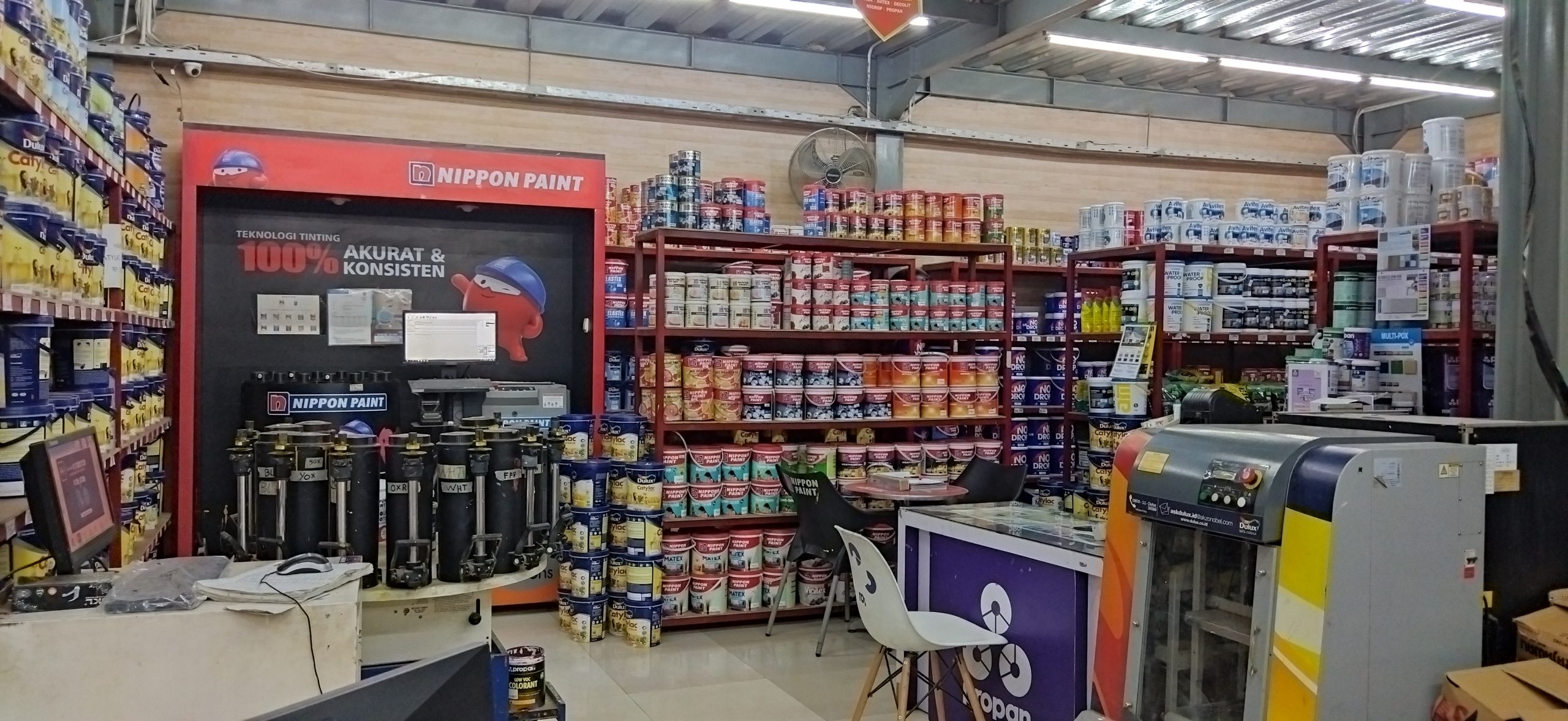 Rak cat Nippon Paint dan Dulux di Turen Indah Bangunan Sawojajar