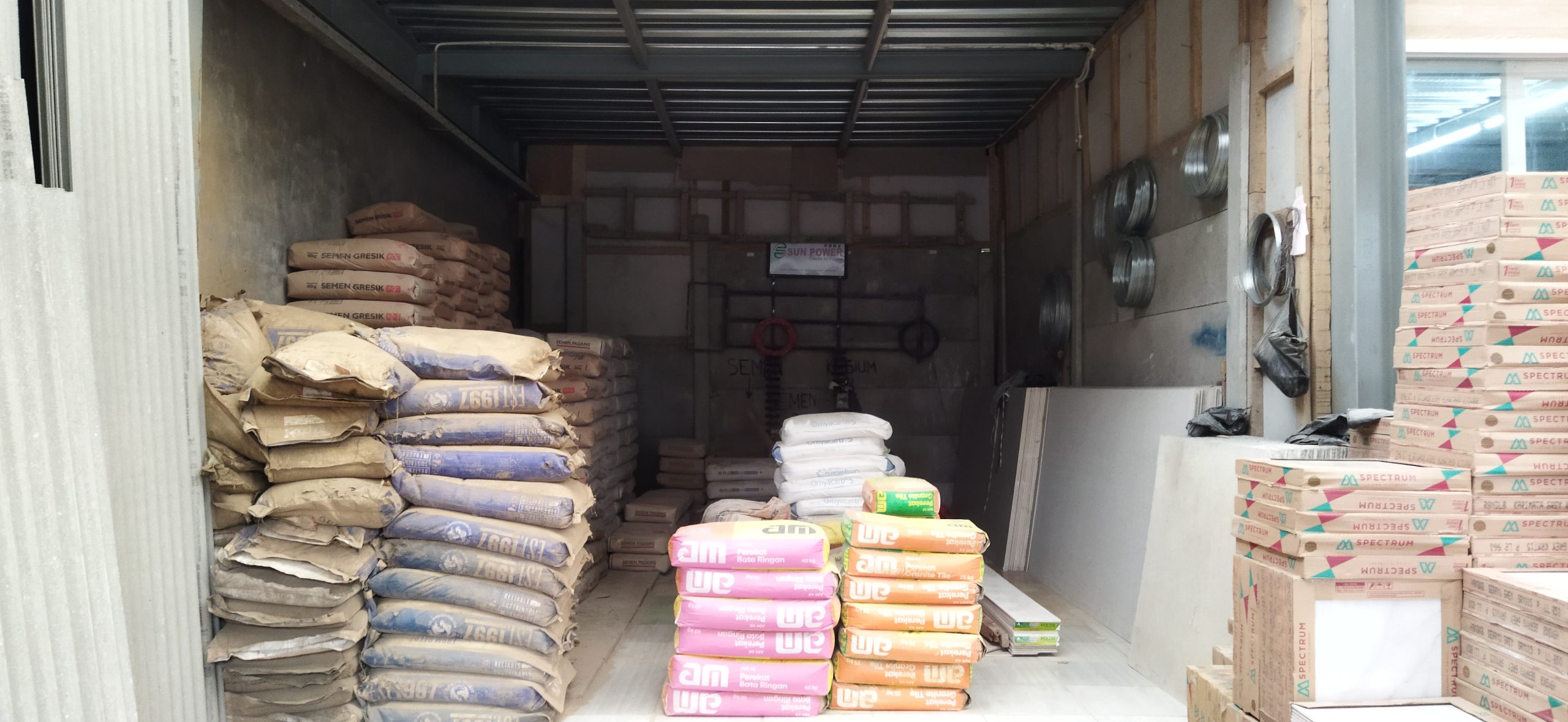 Gudang stok semen Turen Indah Bangunan Sawojajar