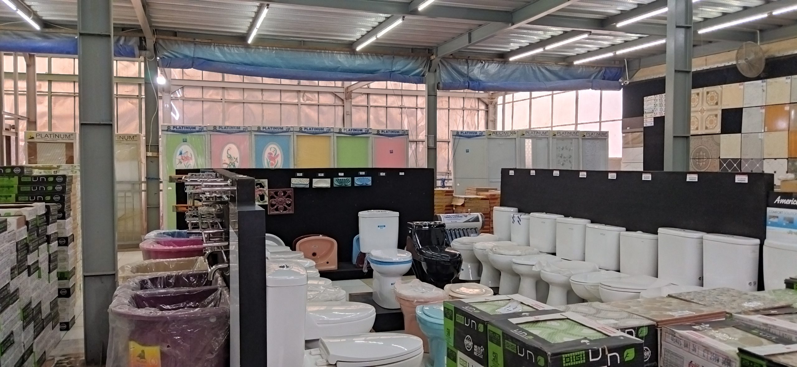 Display kloset dan sanitary Turen Indah Bangunan Sawojajar